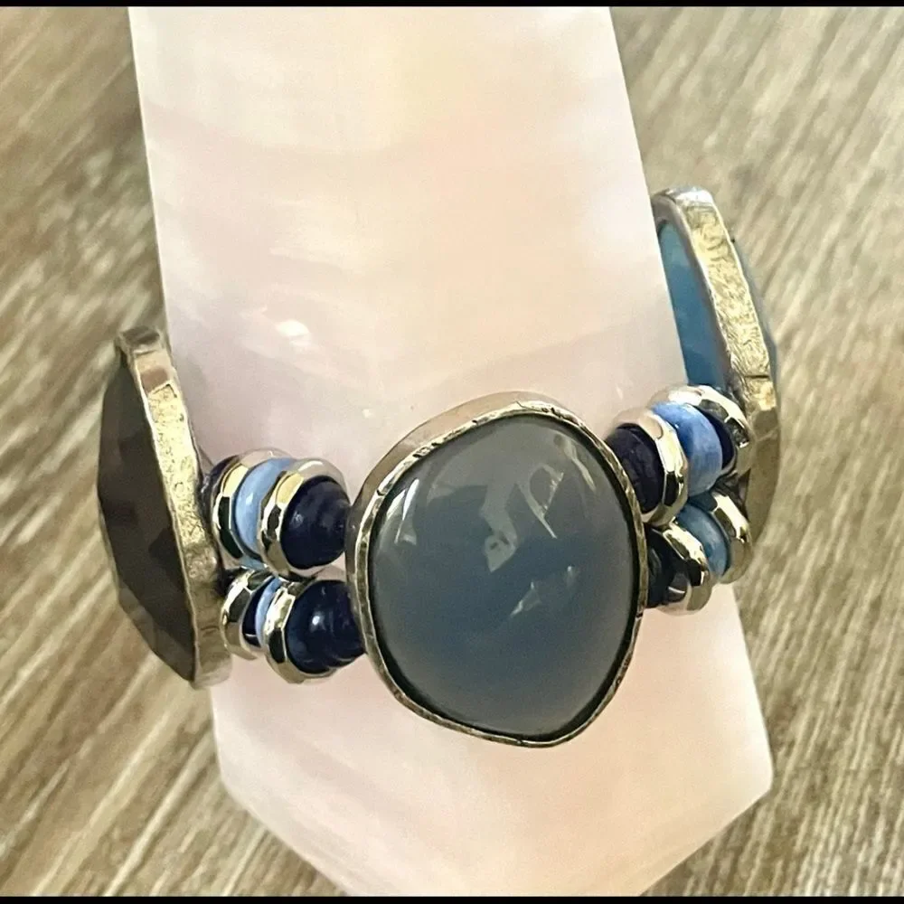 Blue beaded stretchy bracelet